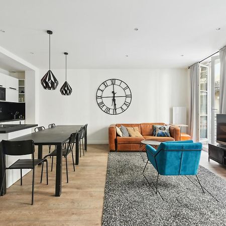 Elegant Appartement Dans Le Quartier Concorde A Paris Luaran gambar