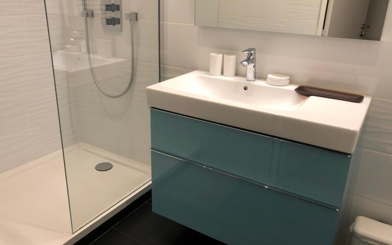 Elegant Appartement Dans Le Quartier Concorde A Paris Luaran gambar