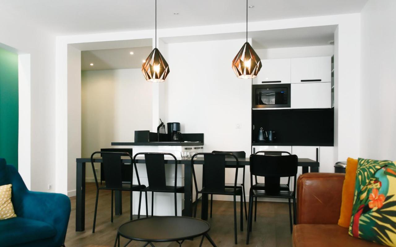 Elegant Appartement Dans Le Quartier Concorde A Paris Luaran gambar