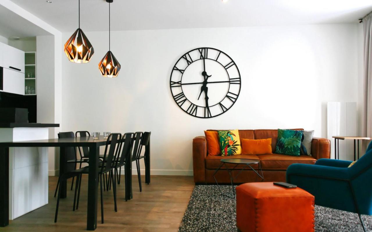 Elegant Appartement Dans Le Quartier Concorde A Paris Luaran gambar