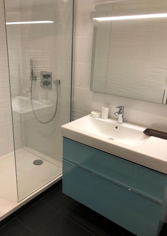 Elegant Appartement Dans Le Quartier Concorde A Paris Luaran gambar