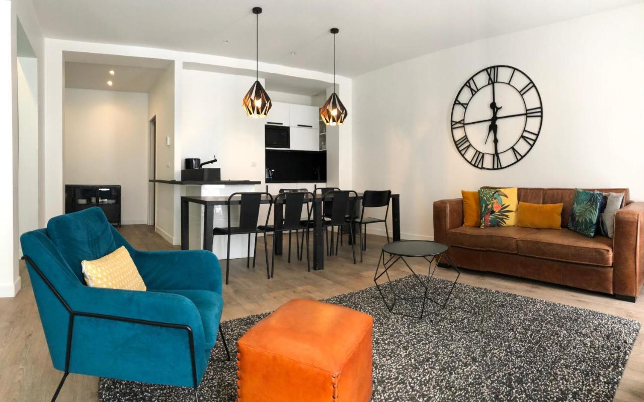 Elegant Appartement Dans Le Quartier Concorde A Paris Luaran gambar